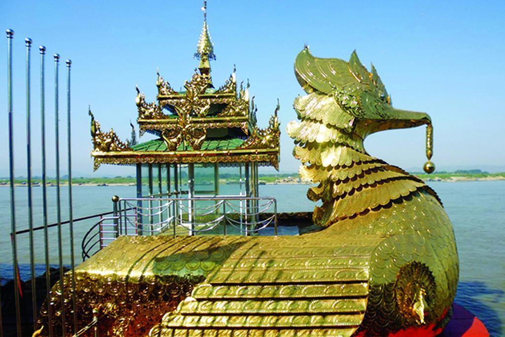 Mandalay Karaweik Mobile Hotel Exterior foto
