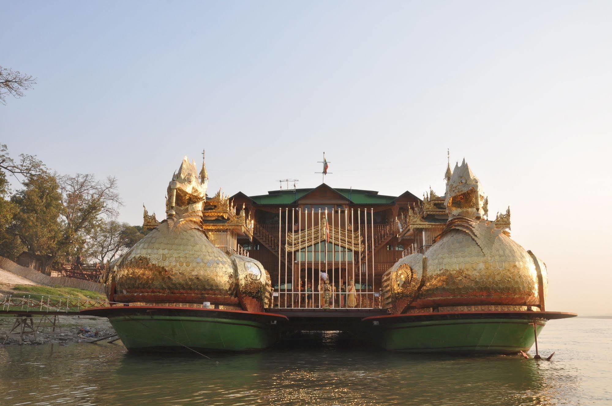 Mandalay Karaweik Mobile Hotel Exterior foto